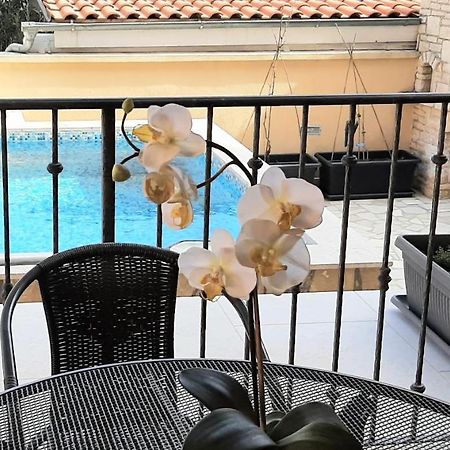Helle Ferienwohnung mit Privatpool und gemütlicher Grillecke Ližnjan Exterior foto